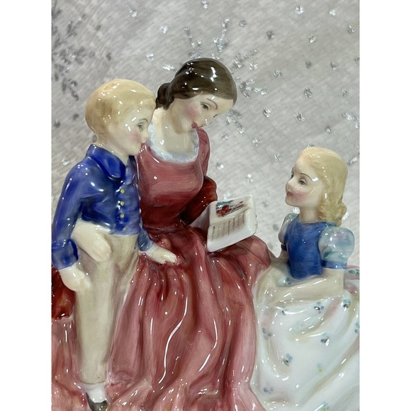 Vintage Royal Doulton, “Bedtime Story”, HN1059, Figurine Excellent Cond, 1949 - Picture 2 of 14